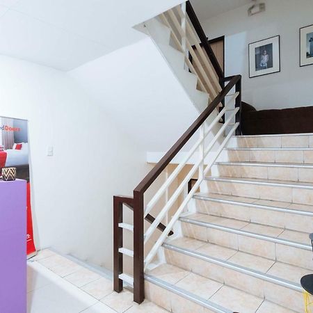 Reddoorz Near Robinsons Place Манила Екстериор снимка