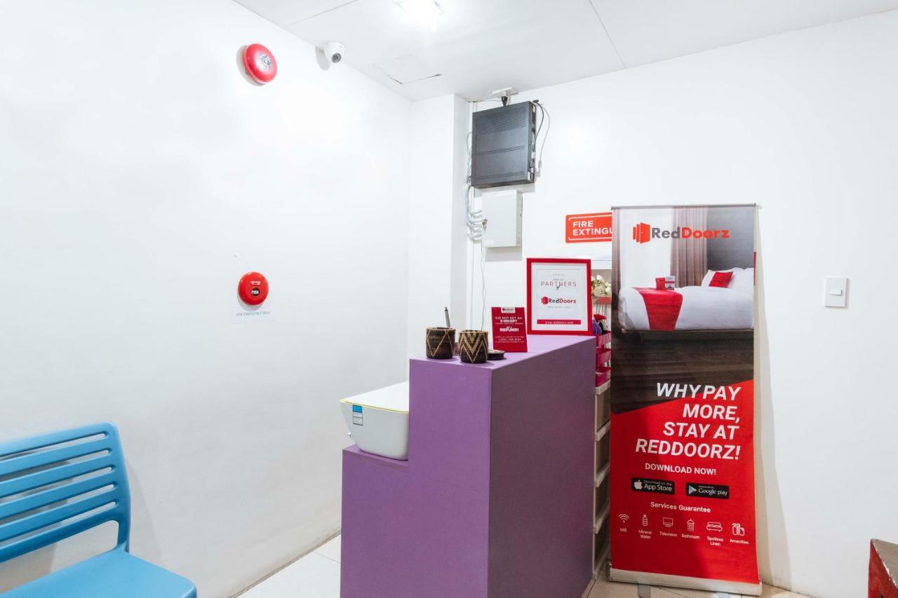 Reddoorz Near Robinsons Place Манила Екстериор снимка