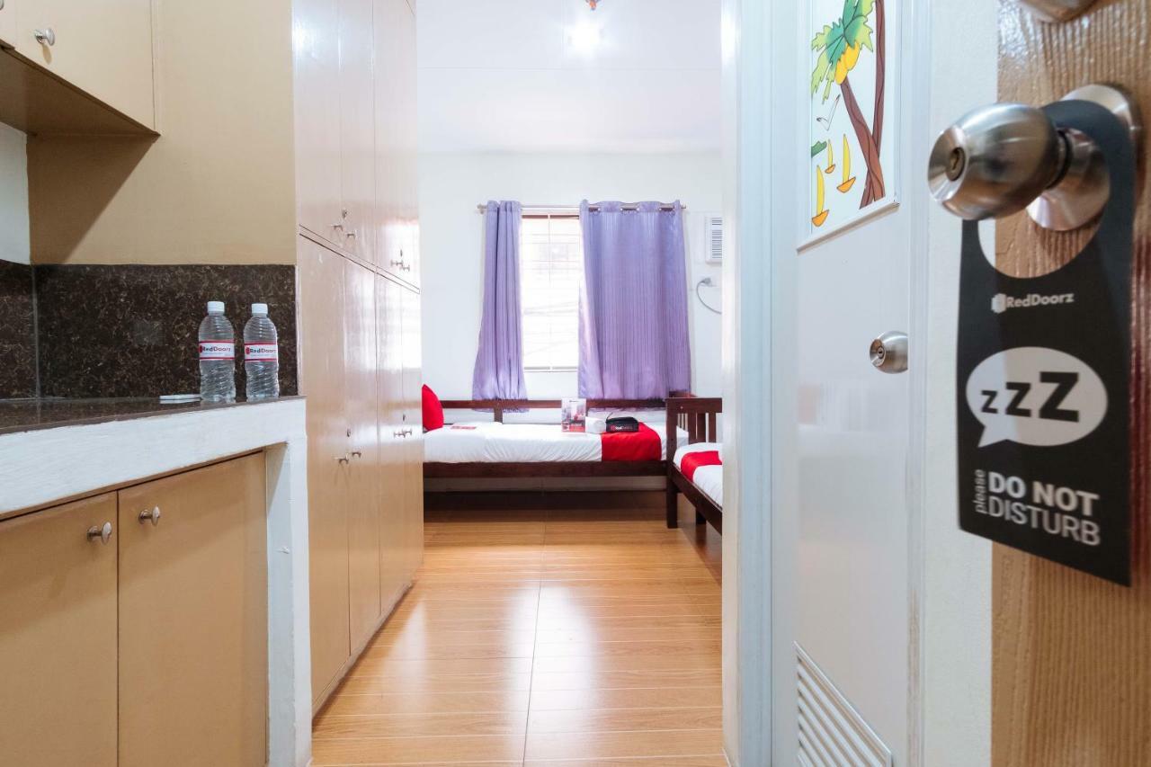 Reddoorz Near Robinsons Place Манила Екстериор снимка