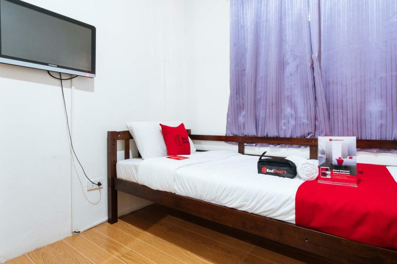 Reddoorz Near Robinsons Place Манила Екстериор снимка