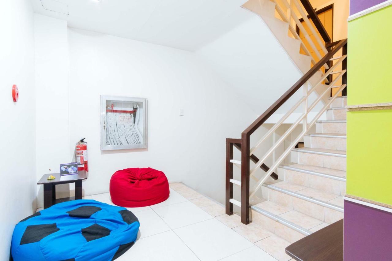 Reddoorz Near Robinsons Place Манила Екстериор снимка
