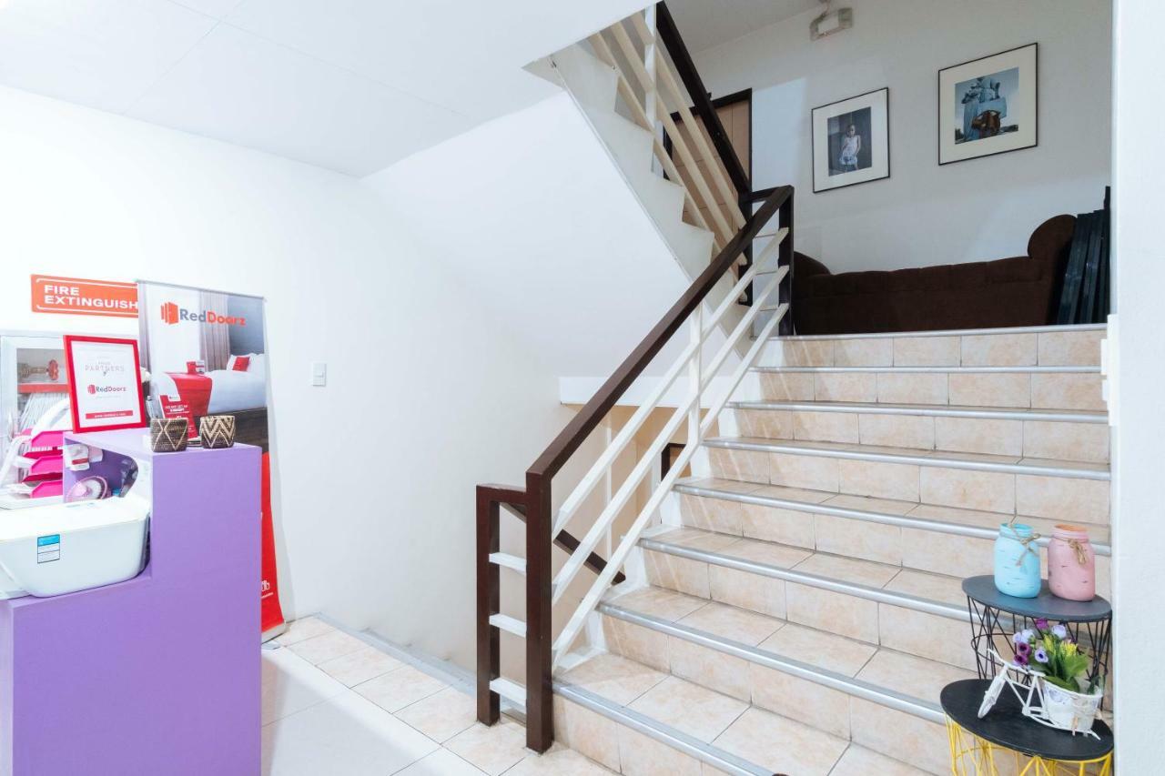 Reddoorz Near Robinsons Place Манила Екстериор снимка
