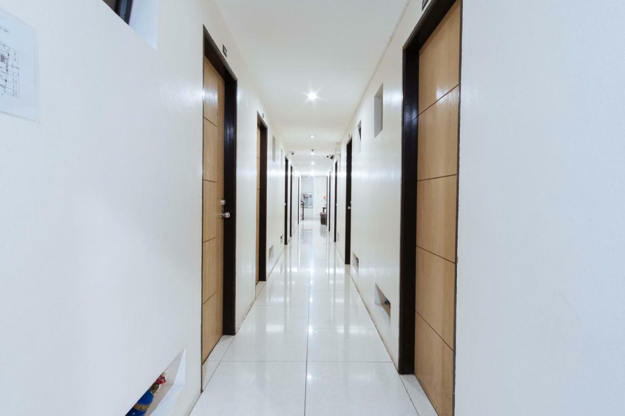 Reddoorz Near Robinsons Place Манила Екстериор снимка
