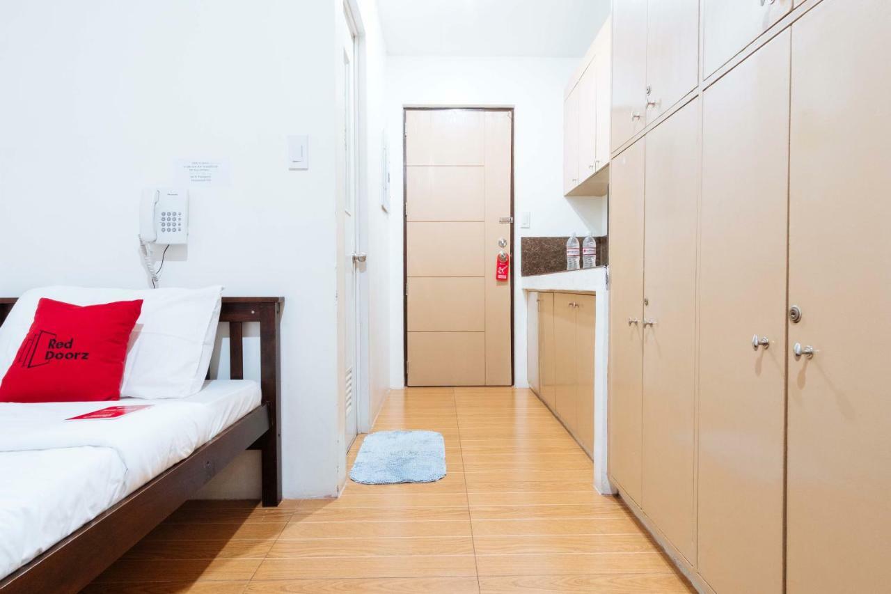 Reddoorz Near Robinsons Place Манила Екстериор снимка