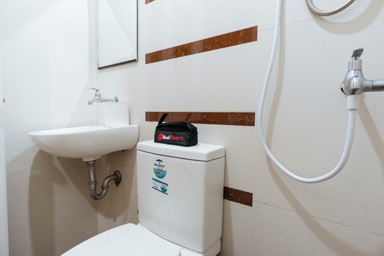 Reddoorz Near Robinsons Place Манила Екстериор снимка