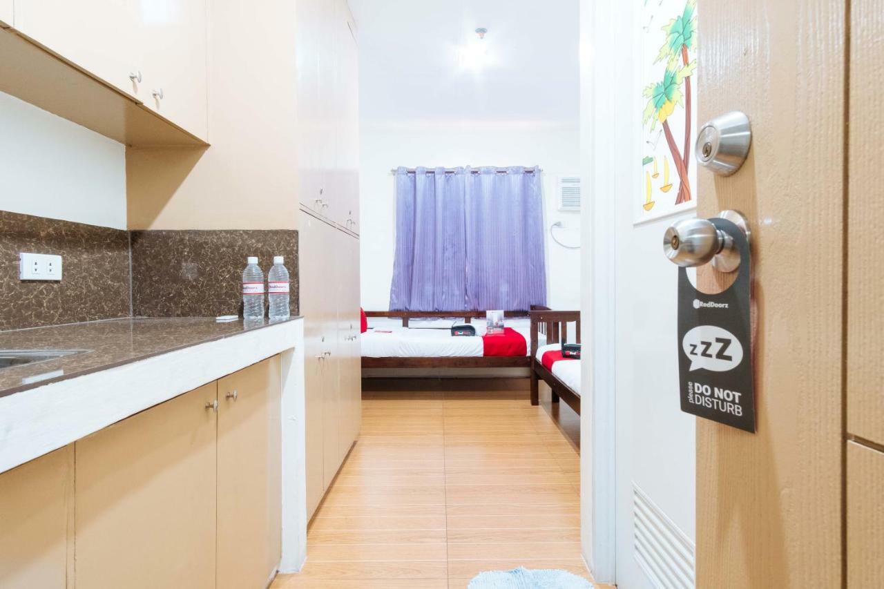 Reddoorz Near Robinsons Place Манила Екстериор снимка
