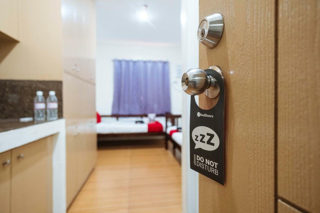 Reddoorz Near Robinsons Place Манила Екстериор снимка