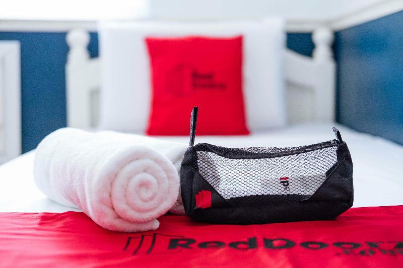 Reddoorz Near Robinsons Place Манила Екстериор снимка